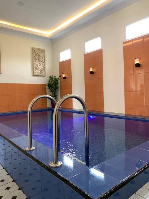 Kayz Villa Batu Dengan Kolam Renang Pribadi Exterior photo