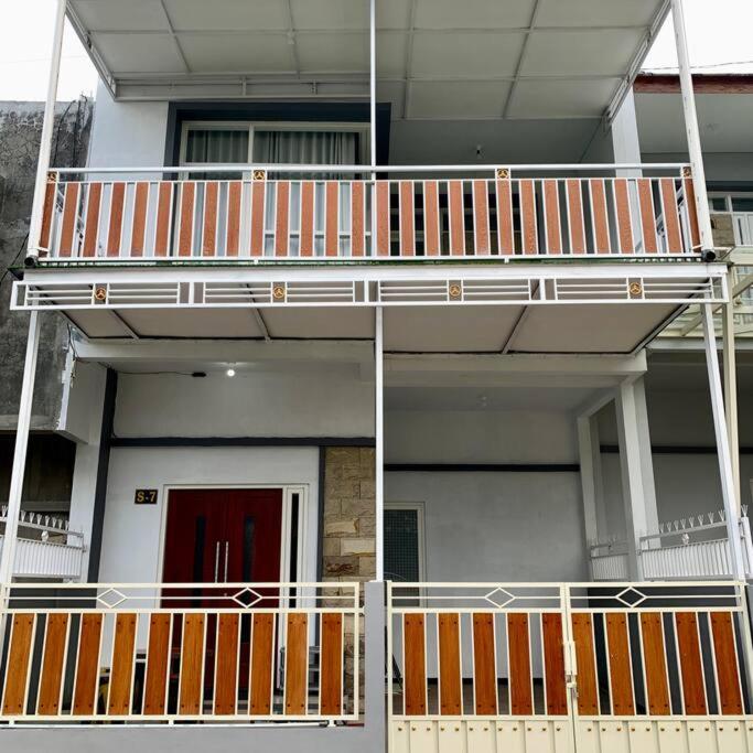 Kayz Villa Batu Dengan Kolam Renang Pribadi Exterior photo